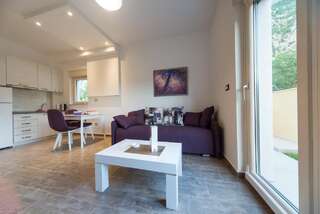 Апартаменты Apartments Casa Delone Котор Номер-студио с видом на сад-1